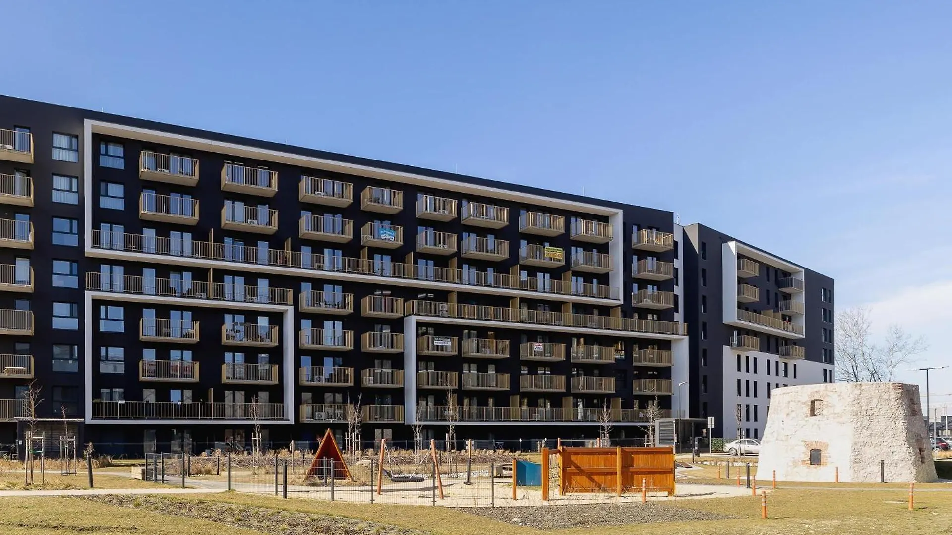 Jasny Apartament Z Umeblowanym Balkonem W Krakowie Blisko Stawu By Noclegi Renters Poland