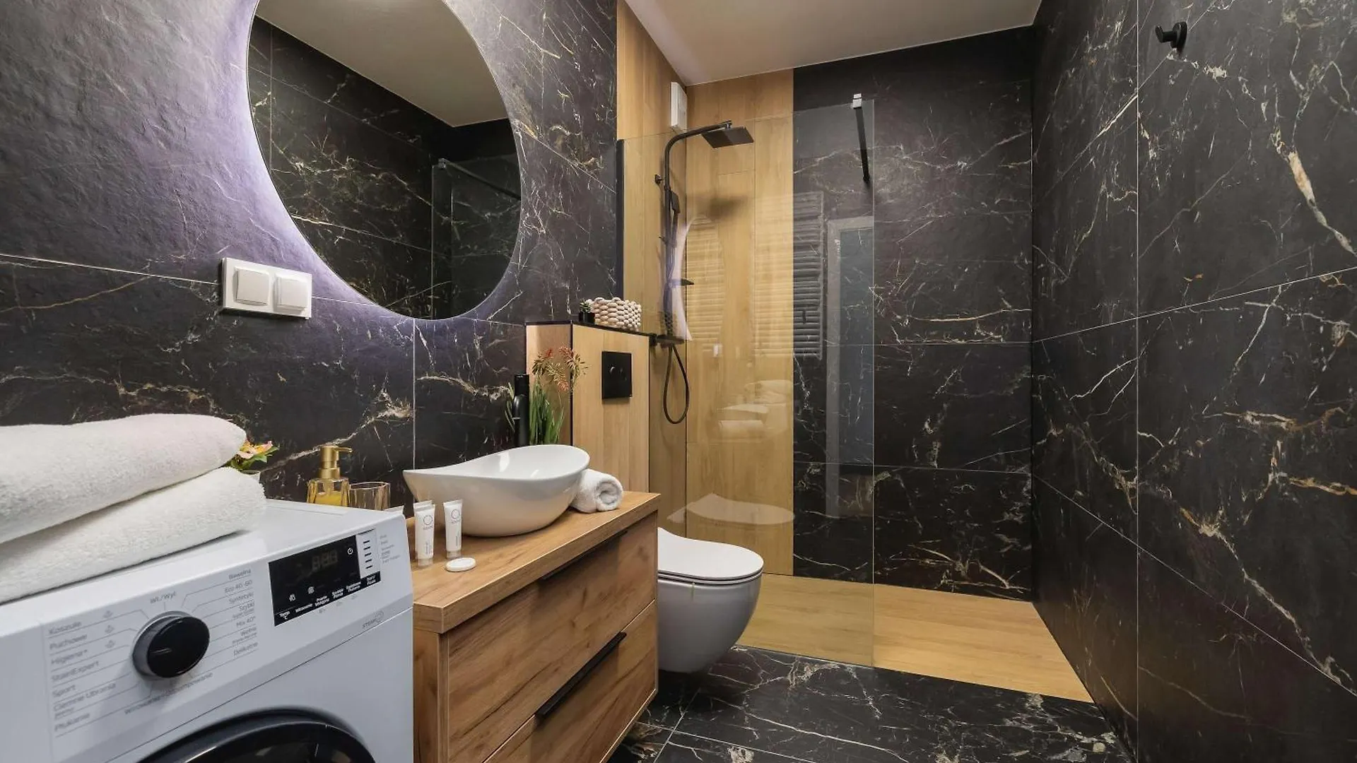 Jasny Apartament Z Umeblowanym Balkonem W Krakowie Blisko Stawu By Noclegi Renters 0*, Krakow