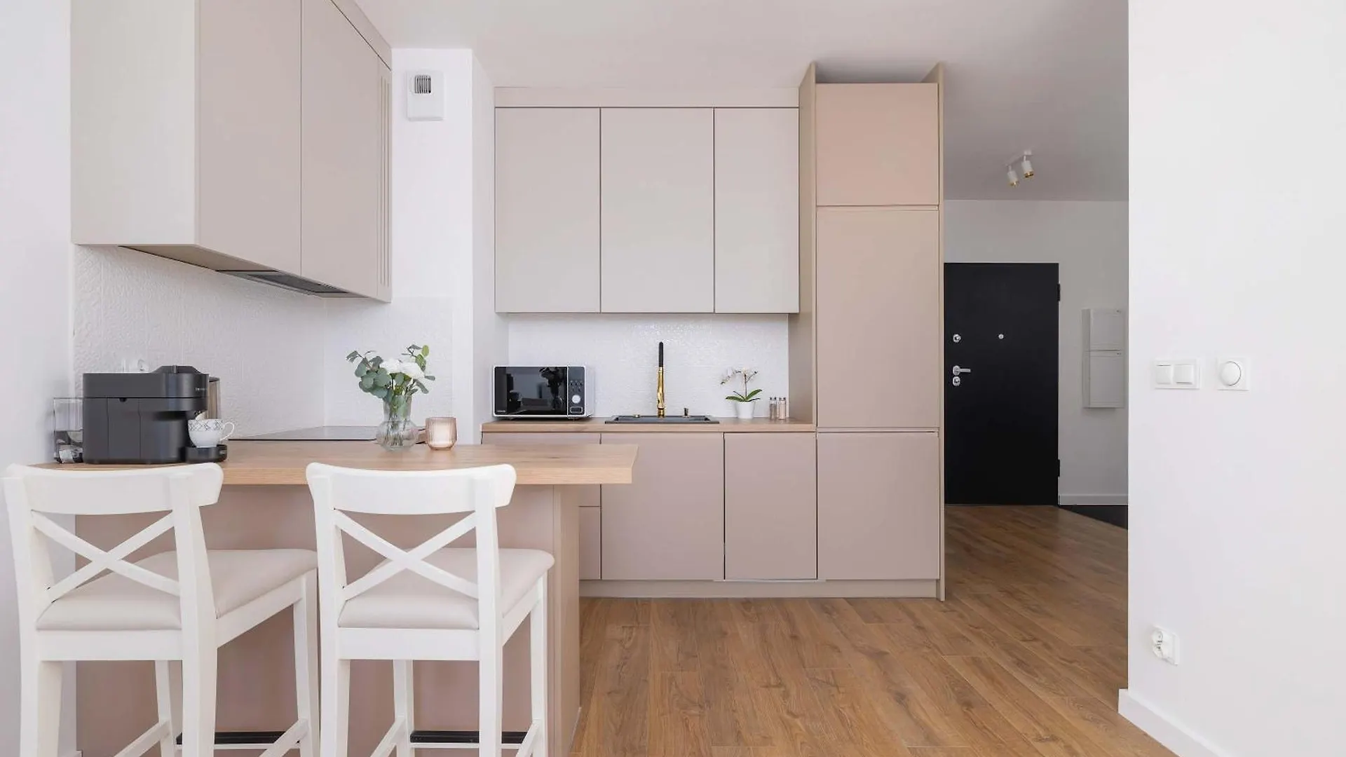 Jasny Apartament Z Umeblowanym Balkonem W Krakowie Blisko Stawu By Noclegi Renters Apartment Krakow