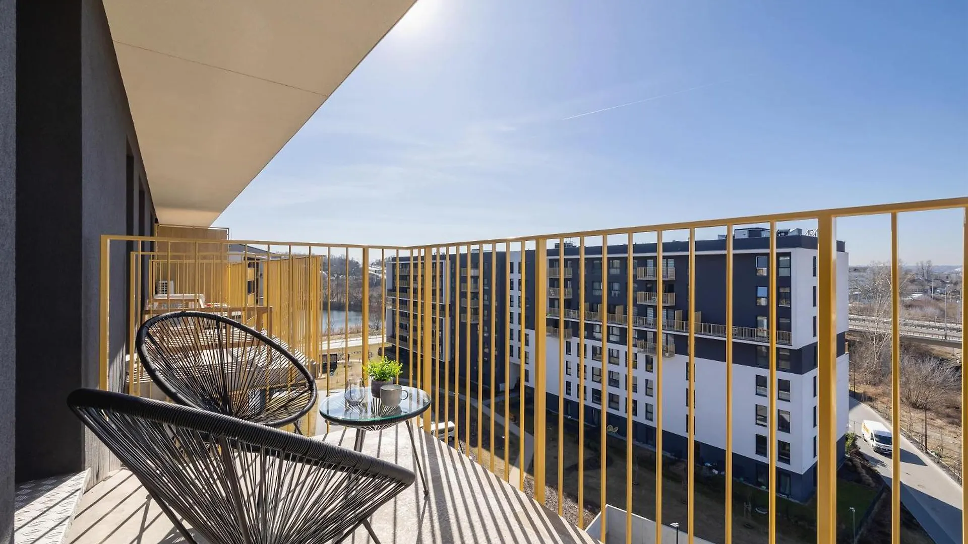 Jasny Apartament Z Umeblowanym Balkonem W Krakowie Blisko Stawu By Noclegi Renters Krakow