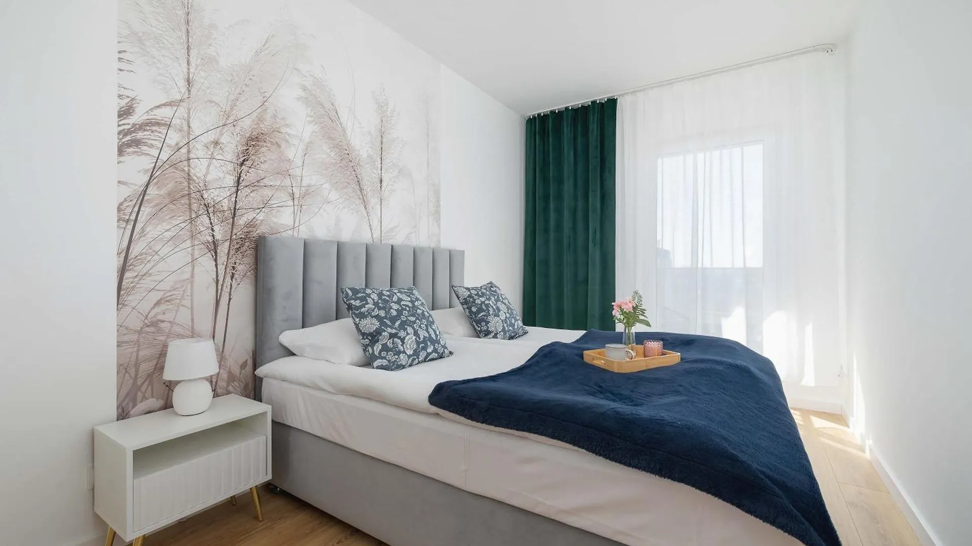 Jasny Apartament Z Umeblowanym Balkonem W Krakowie Blisko Stawu By Noclegi Renters 0*, Cracovia Polonia